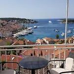 Bocin Rosso Hvar Town