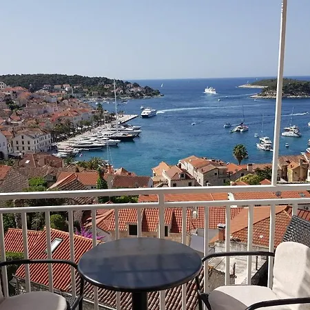Bocin Rosso Hvar Town