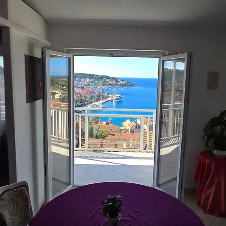 Bocin Rosso Hvar Town