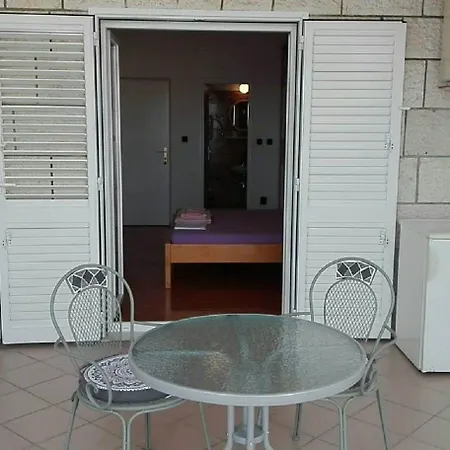 Bocin Rosso Hvar Town