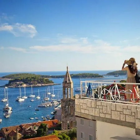 Bocin Rosso Hvar Town