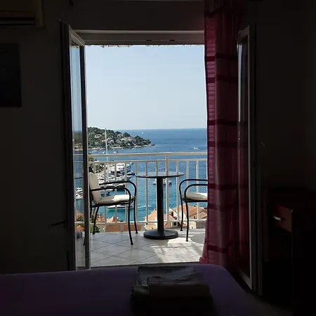 Bocin Rosso Hvar Town