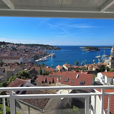 Bocin Rosso Hvar Town