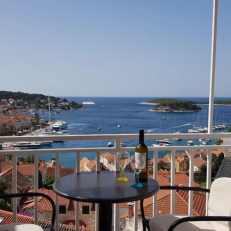 Bocin Rosso Hvar Town