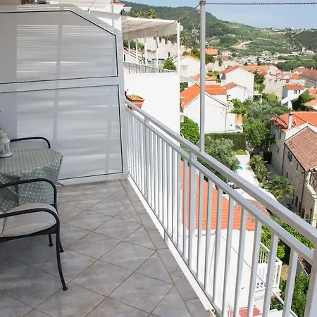 Bocin Rosso Hvar Town