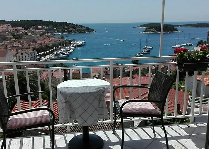 Bocin Rosso Hvar Town