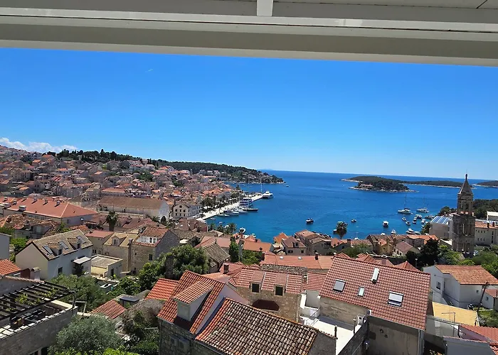Bocin Rosso Hvar Town