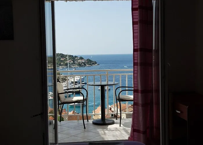 Bocin Rosso Hvar Town