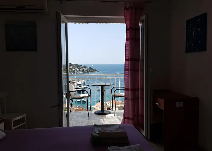 Konukevi Bocin Rosso 3*