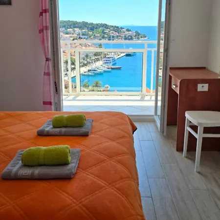 Bocin Rosso Hvar Town