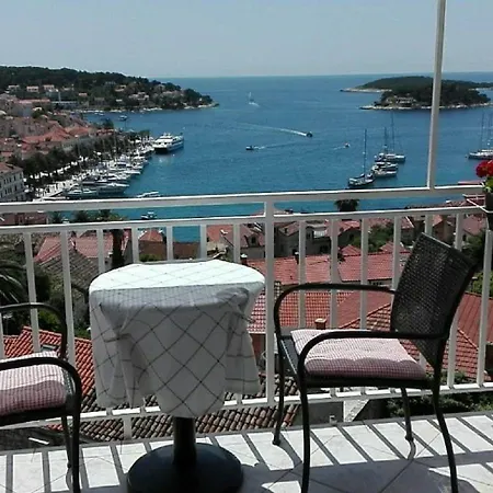 Bocin Rosso Hvar Town